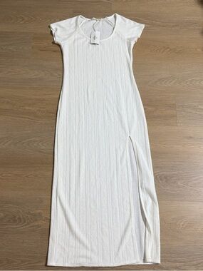 BUCKETLIST White Cable-Knit Short Sleeve Maxi Dress with Side Slit